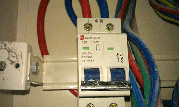 漏電保護(hù)裝置是造成西安西瑪電機(jī)頻繁燒毀的原因。